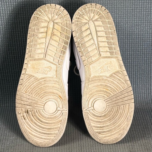 Nike Air Jordan 1 Low ‘Triple White’ Sneakers 553560-126 Size 4.5Y Size 6 Women - Picture 9 of 10